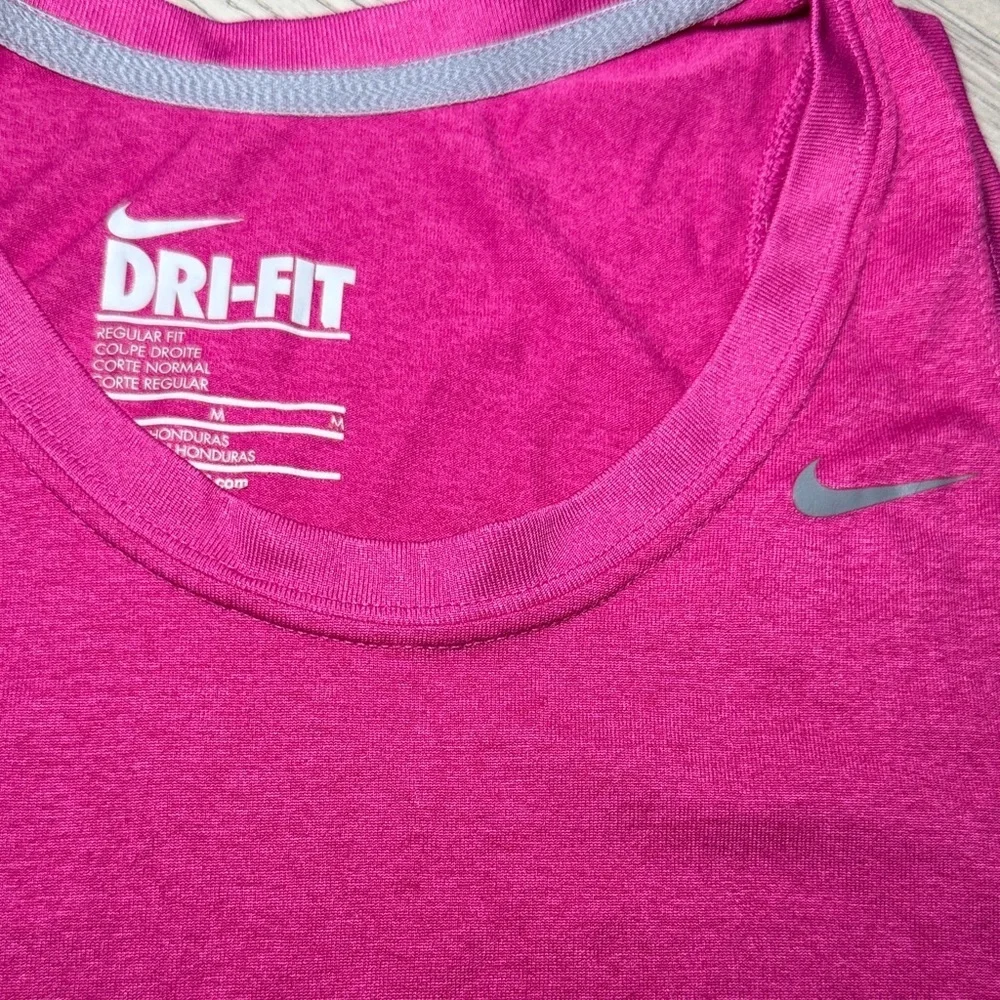 Nike Women's Fuchsia Dri-FIT Athletic Tank Top Size Medium Regular Fit